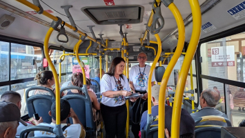 Campanha sobre autismo leva conscientização aos ônibus de Teresópolis